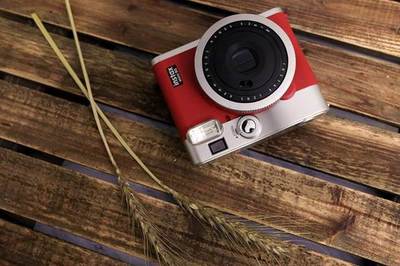 复古潮流的返场秀 富士instax mini90与那颗跳跃的时光芯